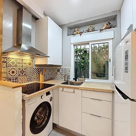 Alo Urban Oasis Естепона